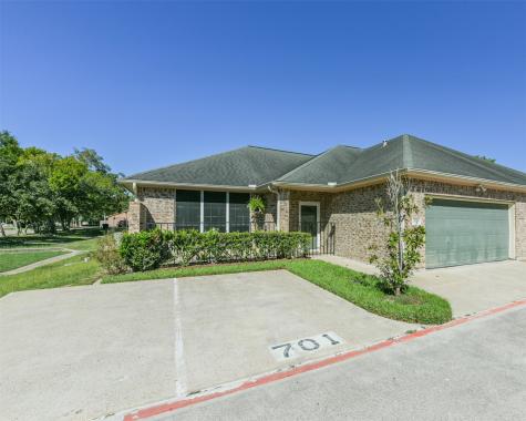 701 Cedarwood Drive Friendswood TX 77546