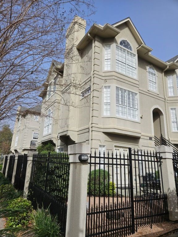 1956 W Bell Street Houston TX 77019