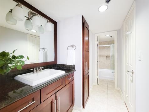 3525 Sage Road 303 Houston TX 77056