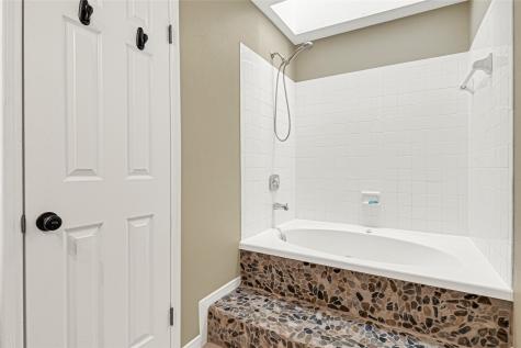 9800 Pagewood Lane 2703 Houston TX 77042