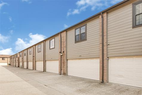 9800 Pagewood Lane 2703 Houston TX 77042