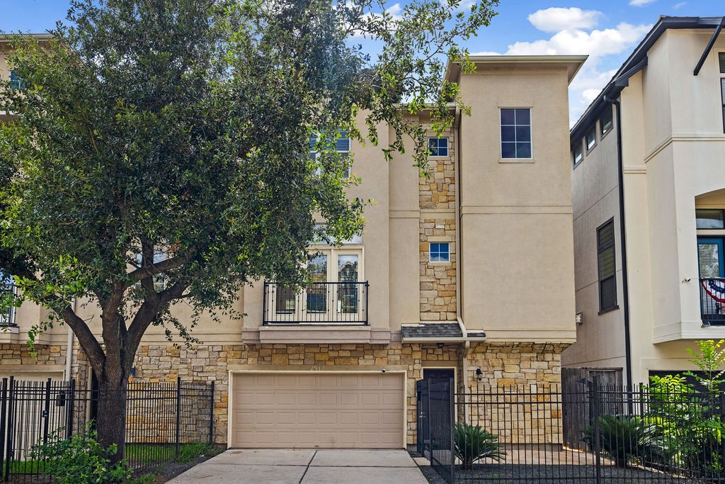2512 Maxroy Street Houston TX 77007