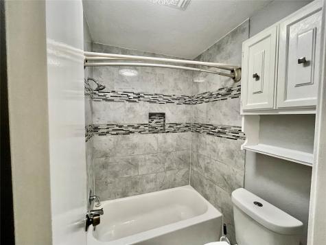 2019 Place Rebecca Lane G4 Houston TX 77090
