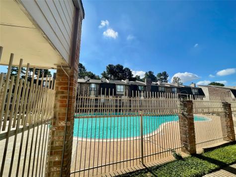 2019 Place Rebecca Lane G4 Houston TX 77090