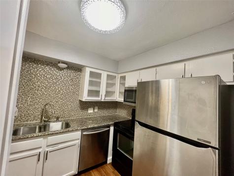 2019 Place Rebecca Lane G4 Houston TX 77090