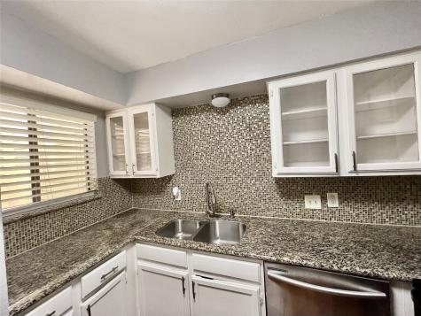 2019 Place Rebecca Lane G4 Houston TX 77090