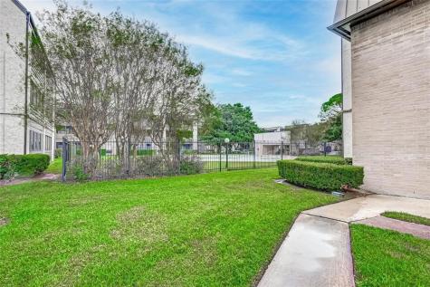 3035 Walnut Bend Lane 33 Houston TX 77042