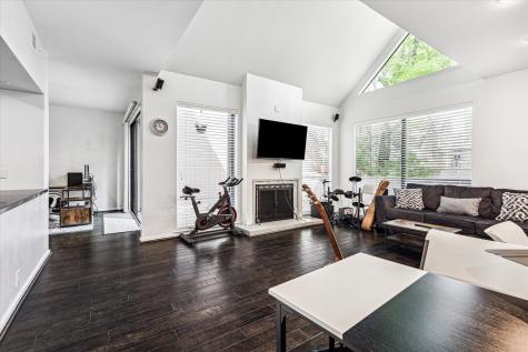 136 Litchfield Lane Houston TX 77024