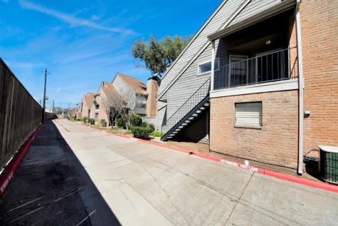 6601 Sands Point Drive 30 Houston TX 77074