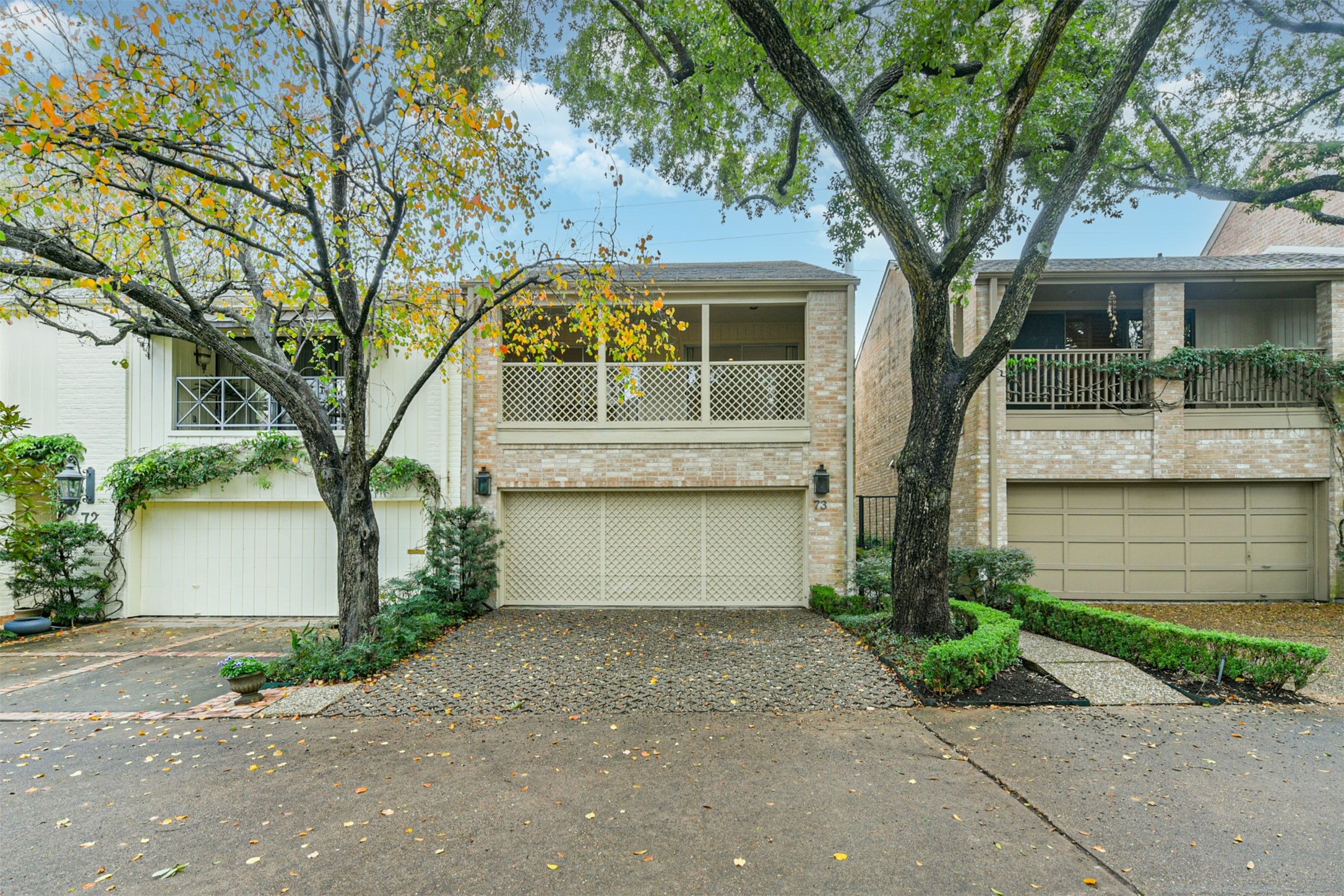 10 S Briar Hollow Lane 73 Houston TX 77027
