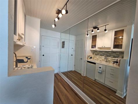 415 E Beach Drive 804 Galveston TX 77550