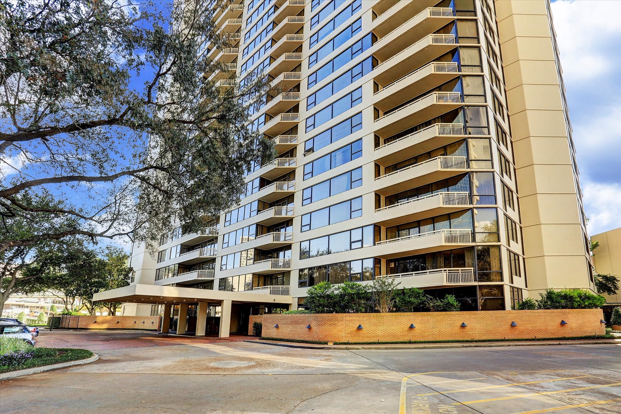 15 Greenway Plaza 19e Houston TX 77046