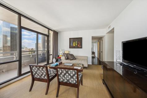 15 Greenway Plaza 19e Houston TX 77046