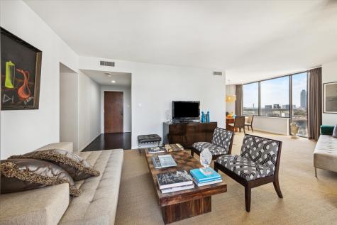 15 Greenway Plaza 19e Houston TX 77046