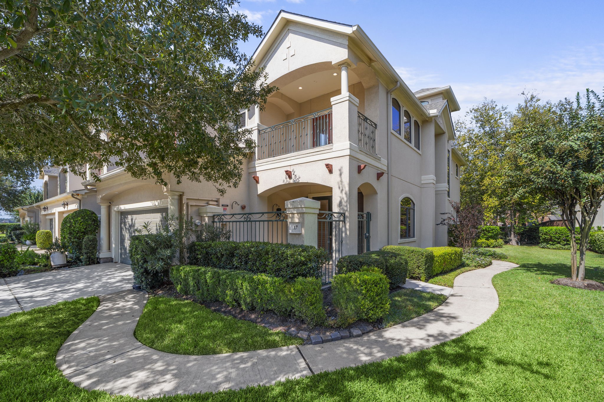 17 Sweetwater Court Sugar Land TX 77479
