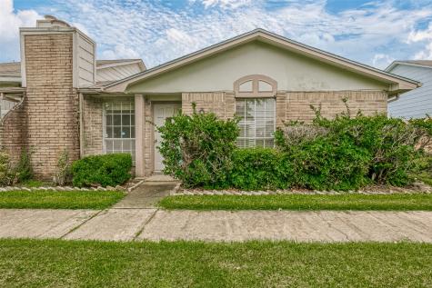 6533 S Briar Bayou Drive Houston TX 77072