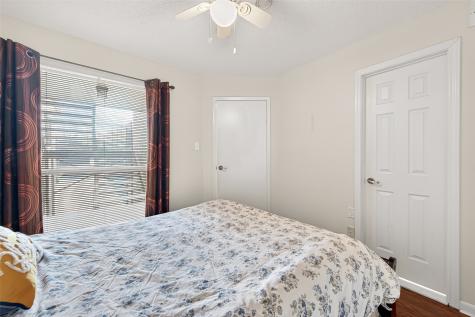 10855 Meadowglen Lane 722 Houston TX 77042
