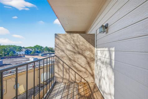 10855 Meadowglen Lane 722 Houston TX 77042