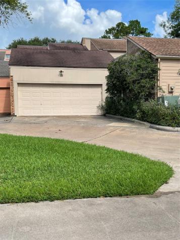 51 Chervil Common Lake Jackson TX 77566