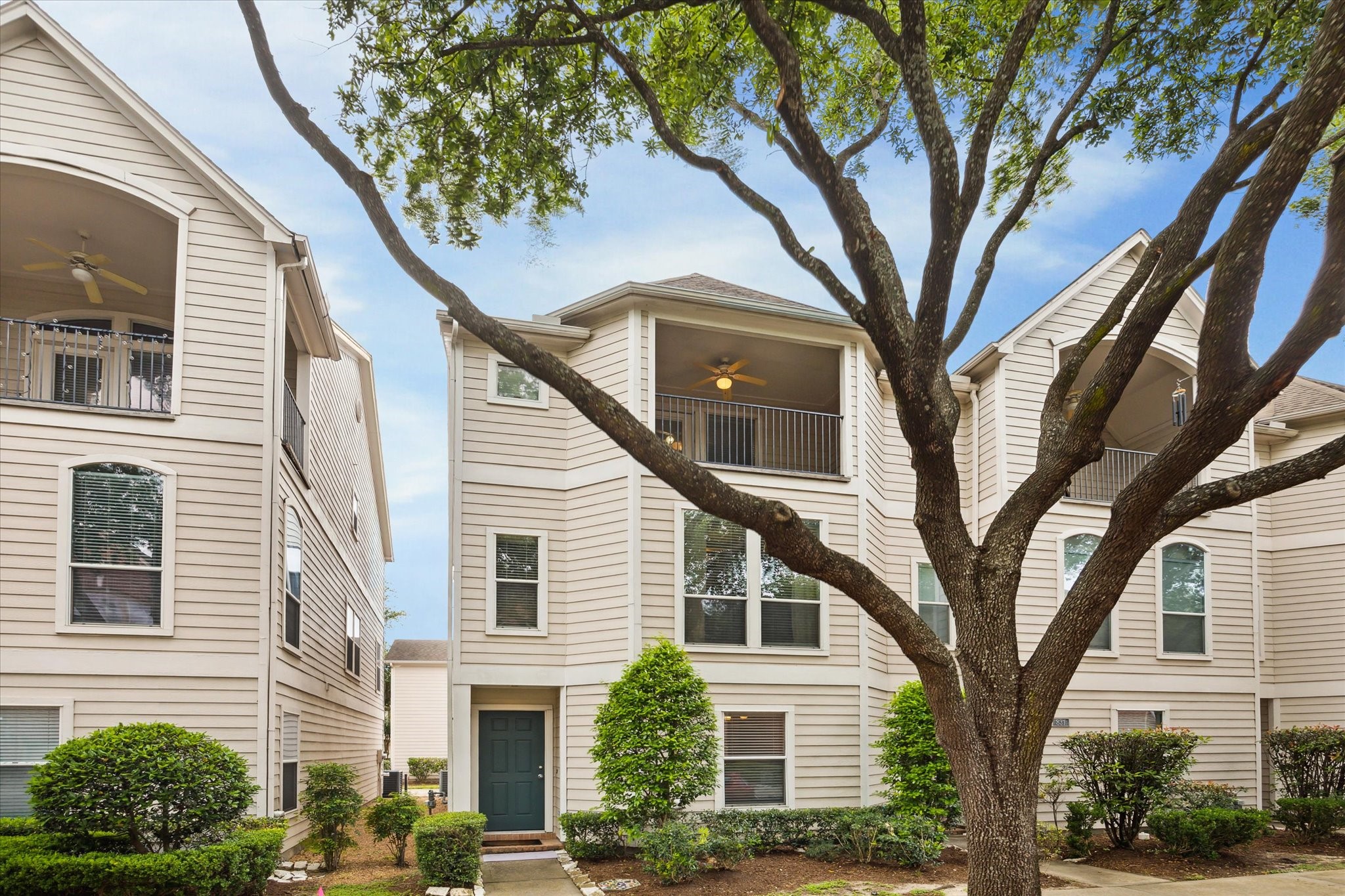 827 E Heights Hollow Lane Houston TX 77007