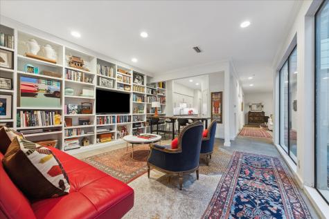 10 S Briar Hollow Lane 55 Houston TX 77027