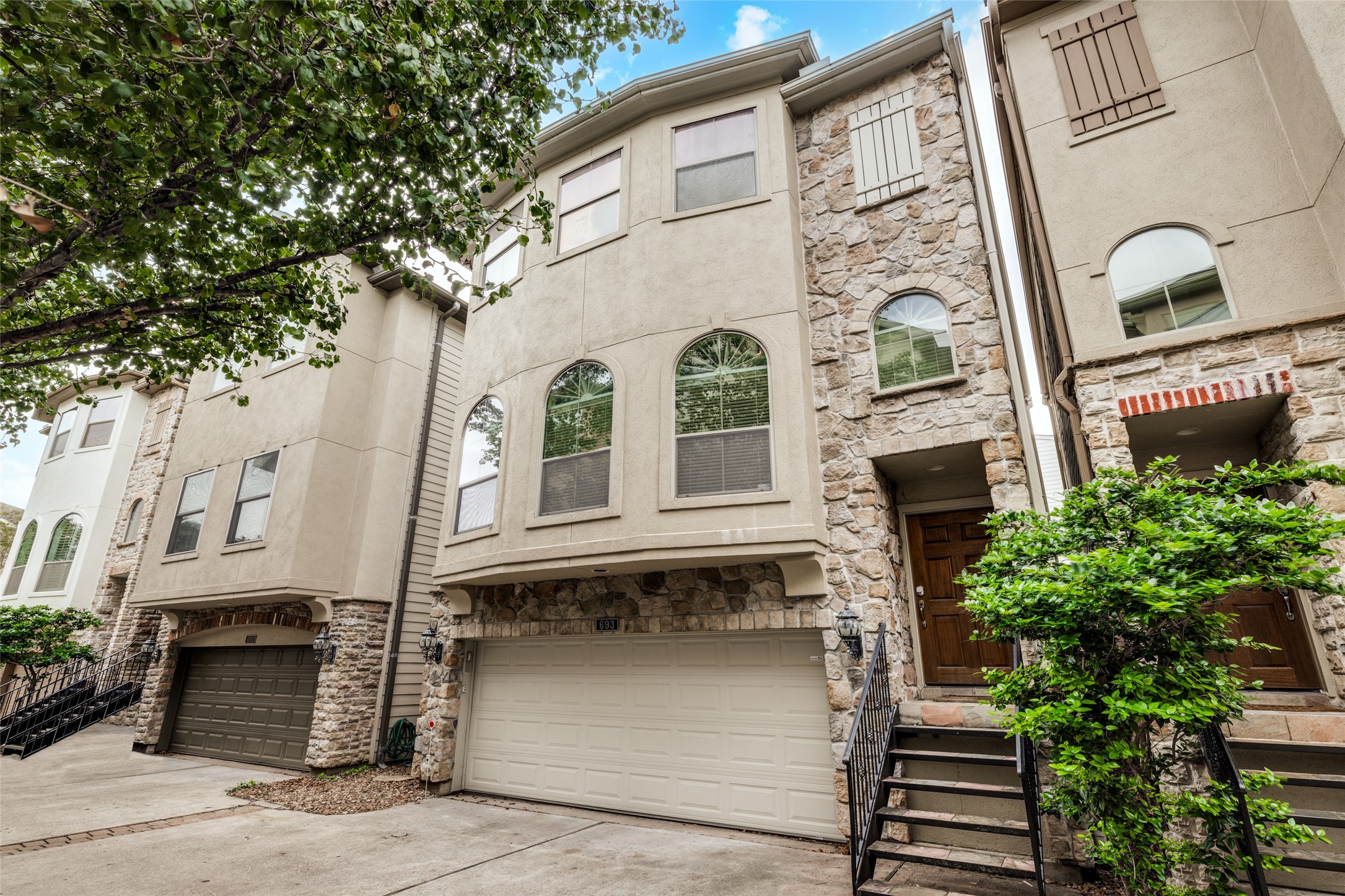 693 Reinerman Street Houston TX 77007