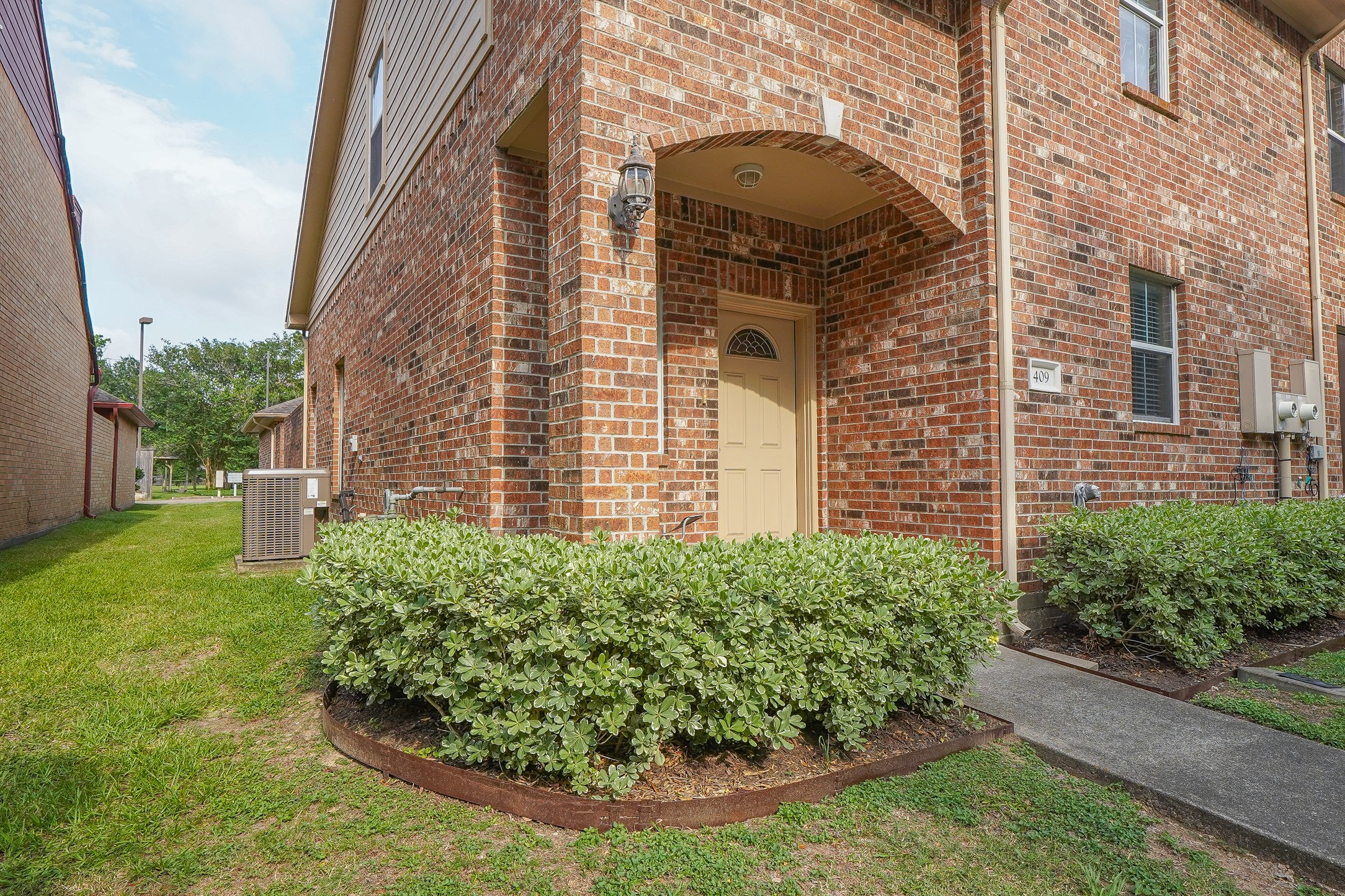 409 S Magnolia Street Alvin TX 77511