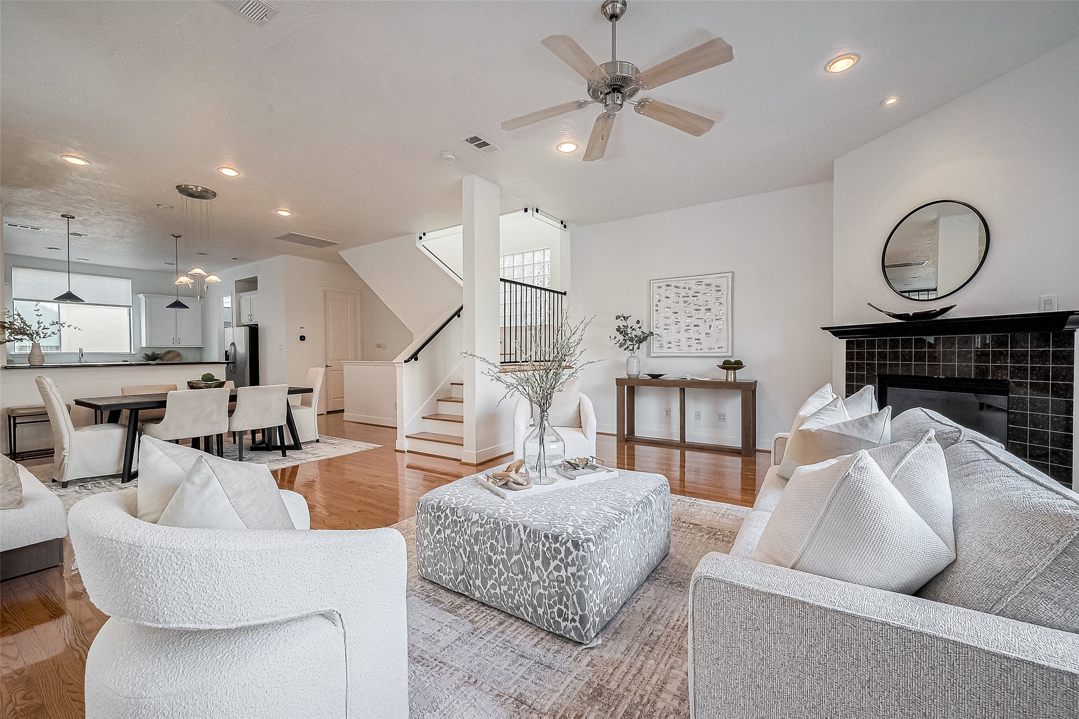 727 Reinerman Street Houston TX 77007