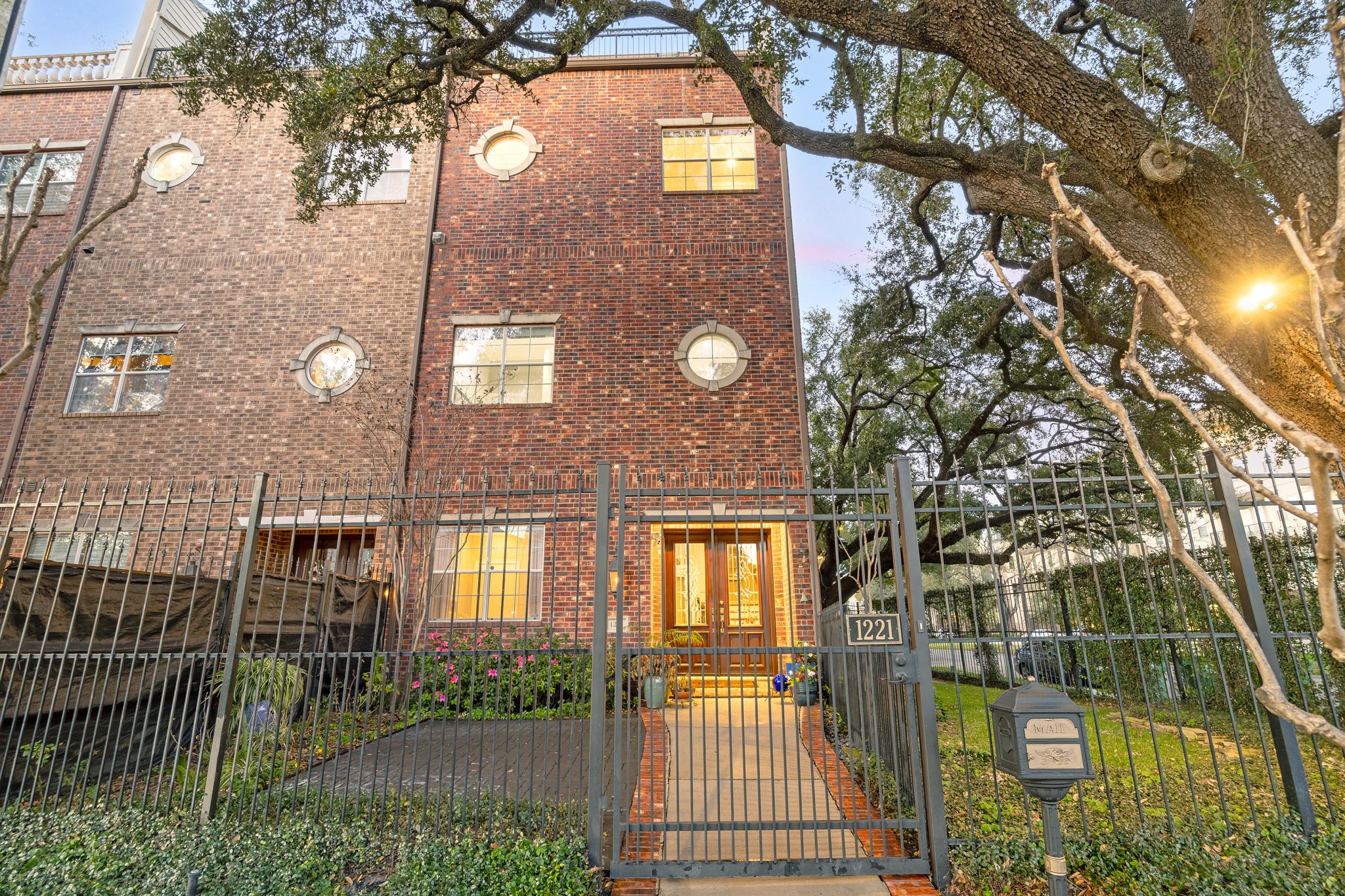 1221 Rosedale Street Houston TX 77004