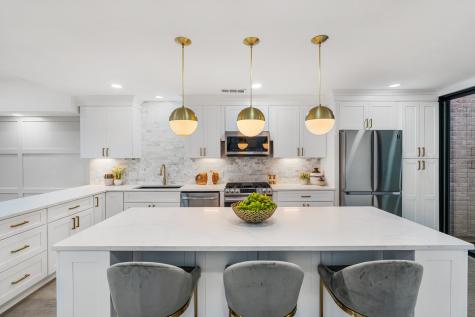 10 S Briar Hollow Lane 39 Houston TX 77027
