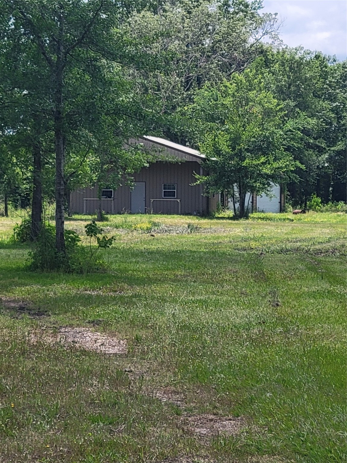 5134 Highway 105 Hull TX 77564