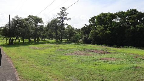 9 Bayou Bend Drive Baytown TX 77523