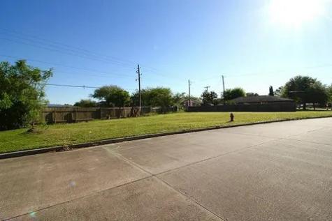 8802 Shiloh Avenue Texas City TX 77591
