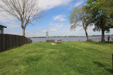 413 Lakeside Drive League City TX 77565