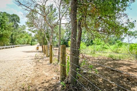 000 County Road 447 Waelder TX 78959