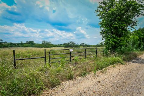 000 County Road 447 Waelder TX 78959
