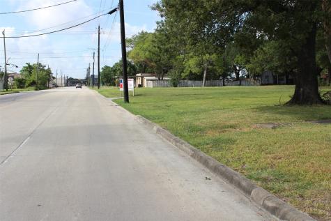 106 W Pitts Avenue Pasadena TX 77506