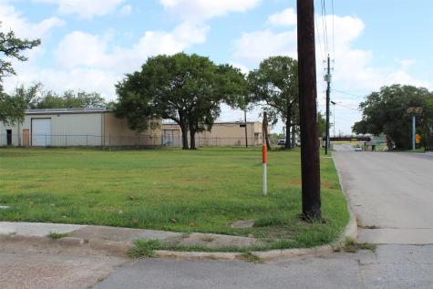 106 W Pitts Avenue Pasadena TX 77506