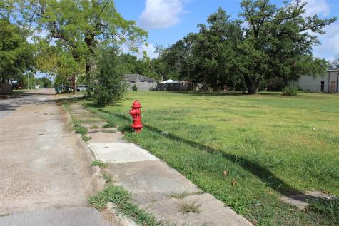 106 W Pitts Avenue Pasadena TX 77506