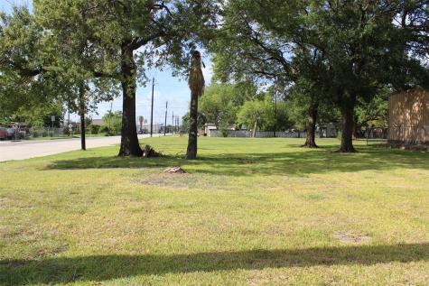 106 W Pitts Avenue Pasadena TX 77506