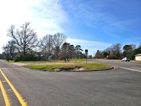 1330 Us Highway 190 W Oakhurst TX 77359