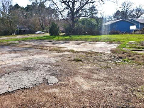 1330 Us Highway 190 W Oakhurst TX 77359