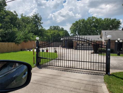 1817 W Cedar Bayou Lynchburg Road Baytown TX 77521