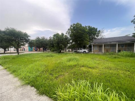 102 N Sampson Street Houston TX 77003