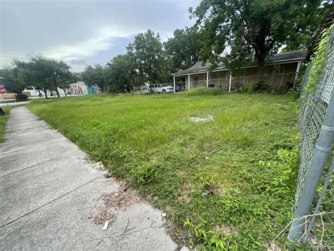 102 N Sampson Street Houston TX 77003