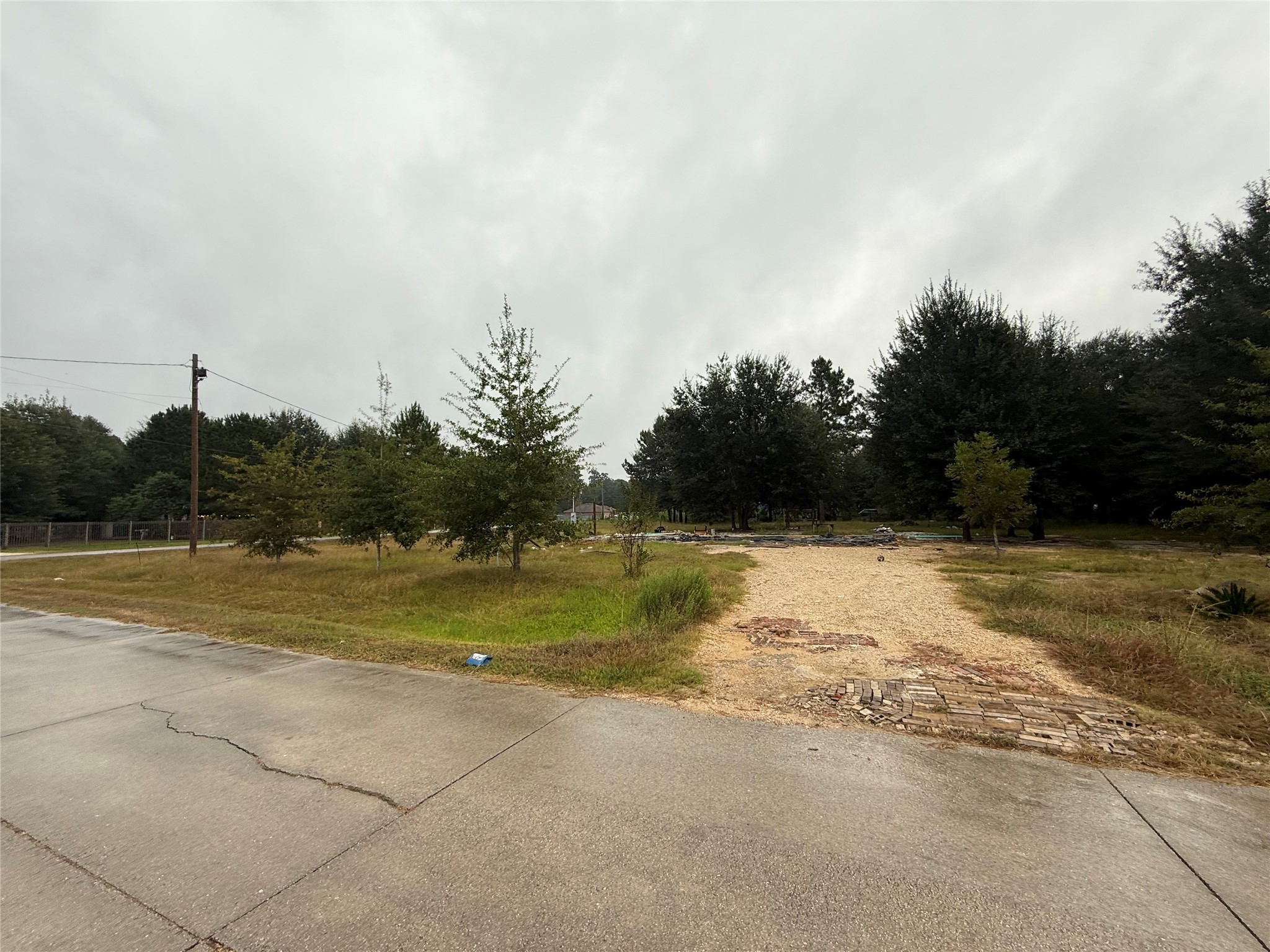 13 County Road 3410 Cleveland TX 77327