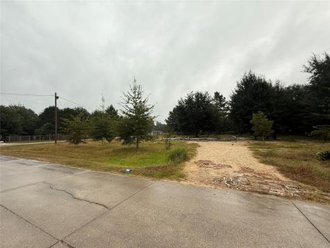 13 County Road 3410 Cleveland TX 77327