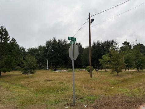 13 County Road 3410 Cleveland TX 77327