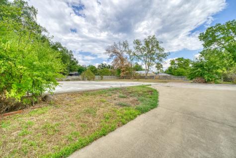 918 E Main Street Madisonville TX 77864