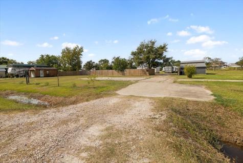 307 Bayside Drive Anahuac TX 77514
